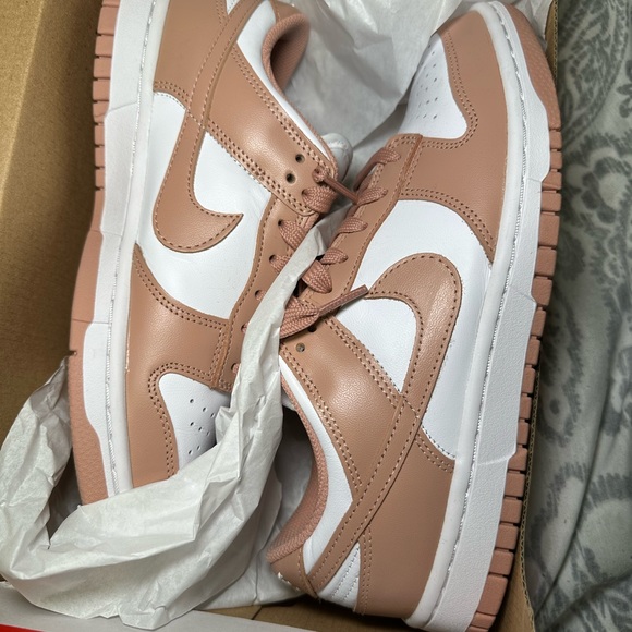 Women’s Nike Dunk - Picture 3 of 4